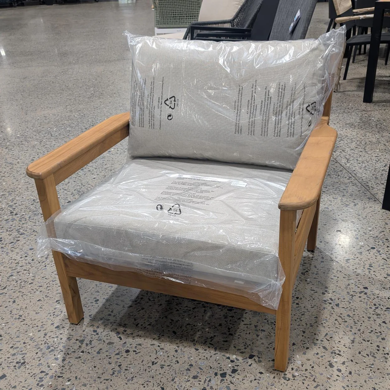 Fauteuil Helsinki en bois teck - Démonstrateur avec imperfections